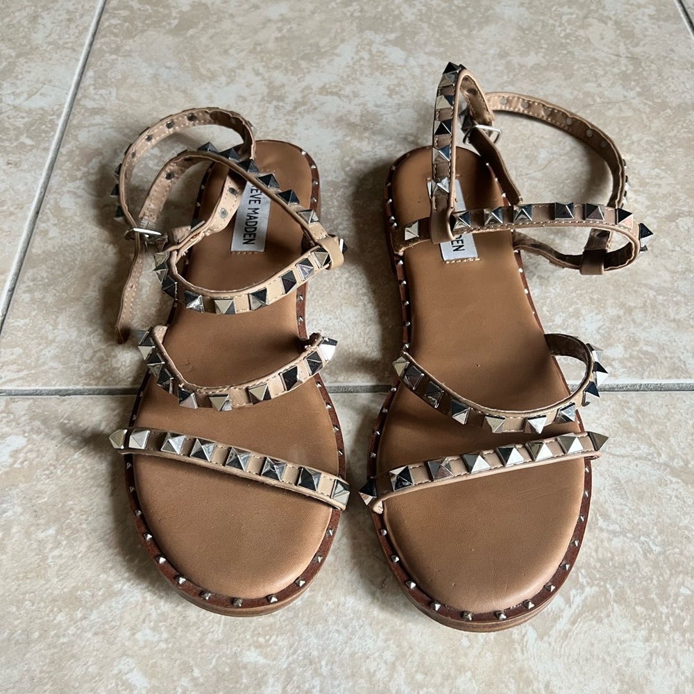 Steve Madden Travel Sandals in Tan